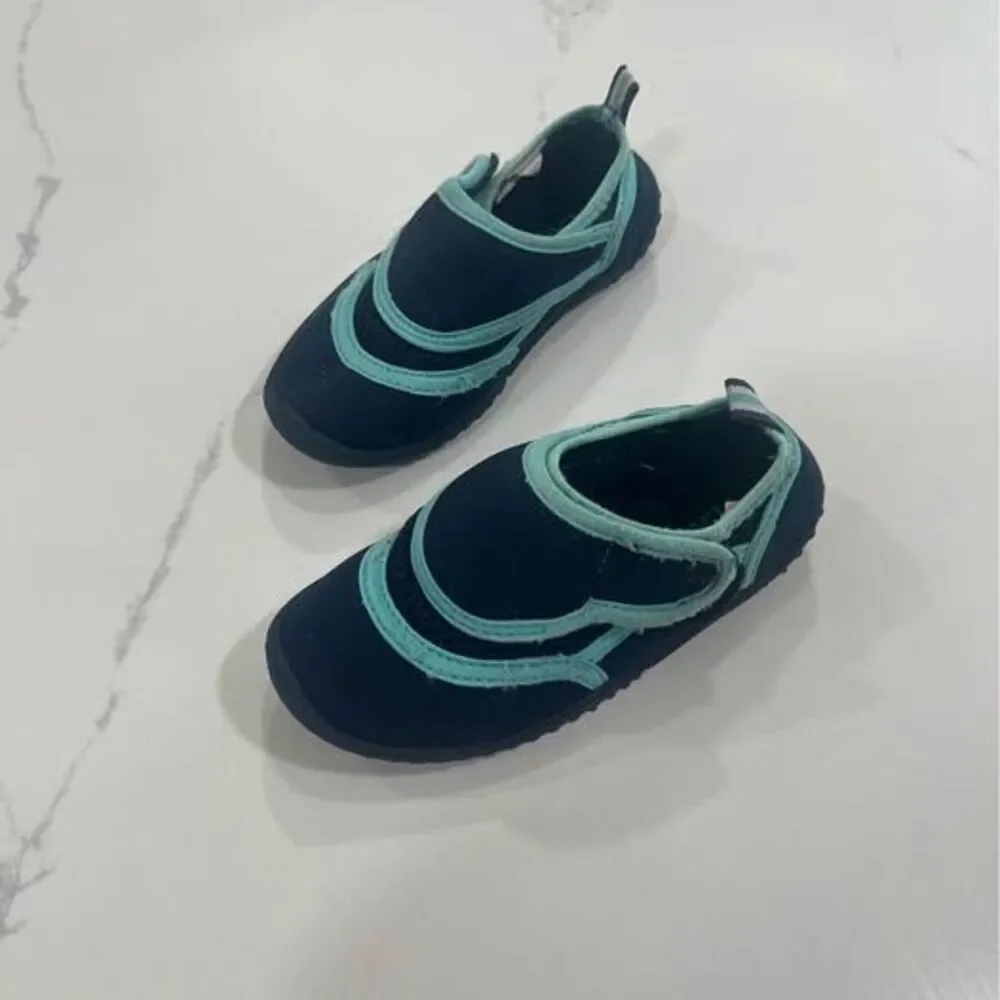 Youth 9-10 Toddlers water shoes  Childern’s place baby blue on dark blue